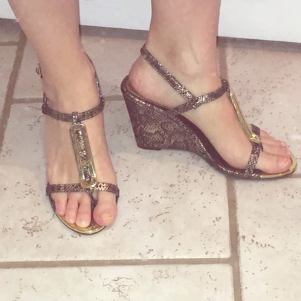 Black and gold “snake skin” wedges!